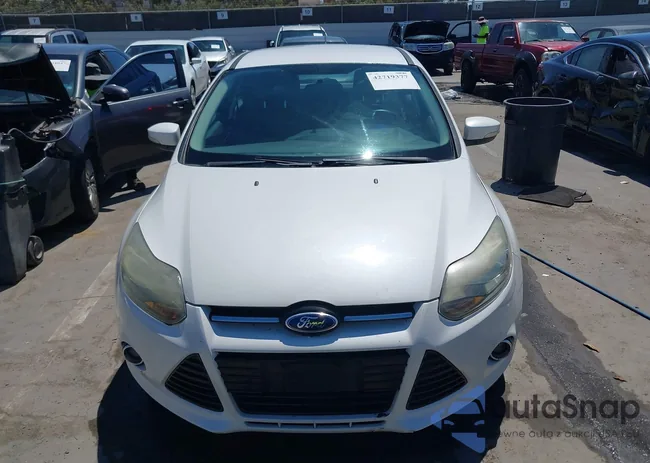 1FADP3N27EL330366: 42719377