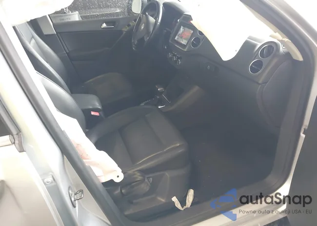 WVGAV7AX9AW528186: 42718803