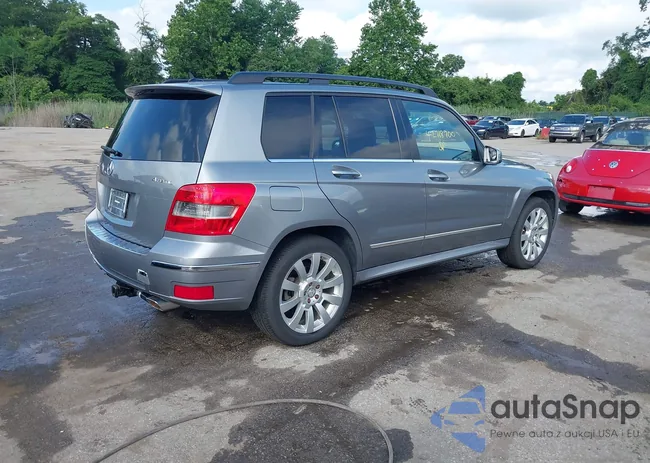 WDCGG8HB8CF777066: 42718900