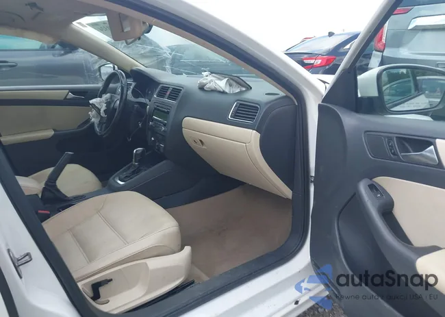 3VWDP7AJ4CM064716: 42720324