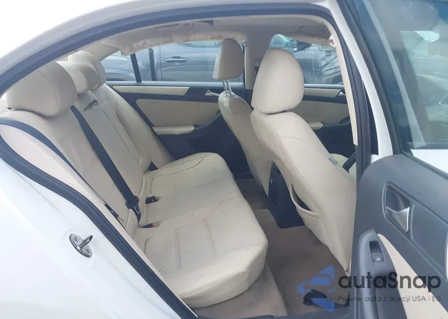 3VWDP7AJ4CM064716: 42720324