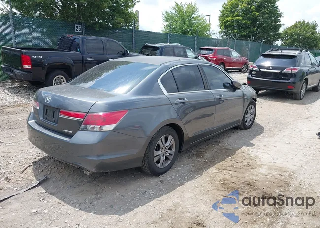 1HGCP2F62BA054737: 42721563