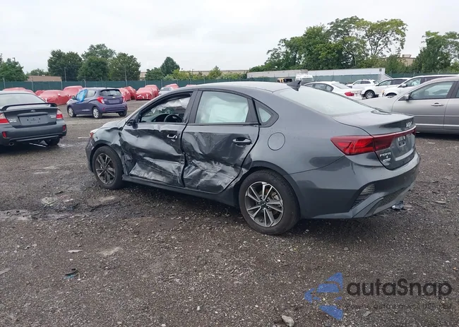 3KPF24AD4RE832586: 42722385