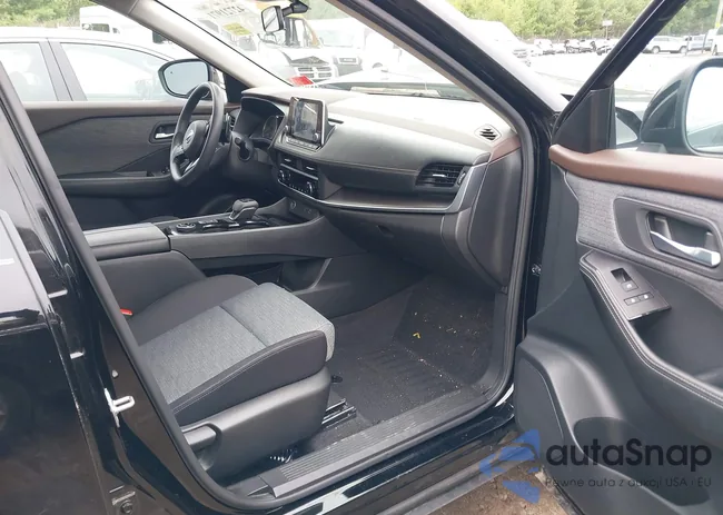 JN8BT3BB3PW494480: 42721971