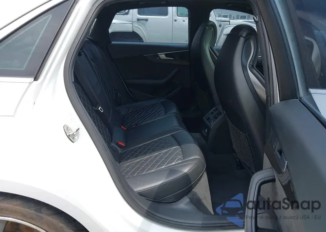 WAUB4AF46JA002468: 42722011