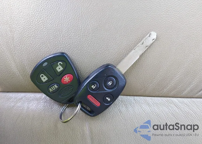 1HGCP3F86AA030687: 42725376