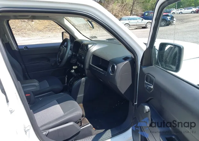 1C4NJRBBXED681418: 42726315