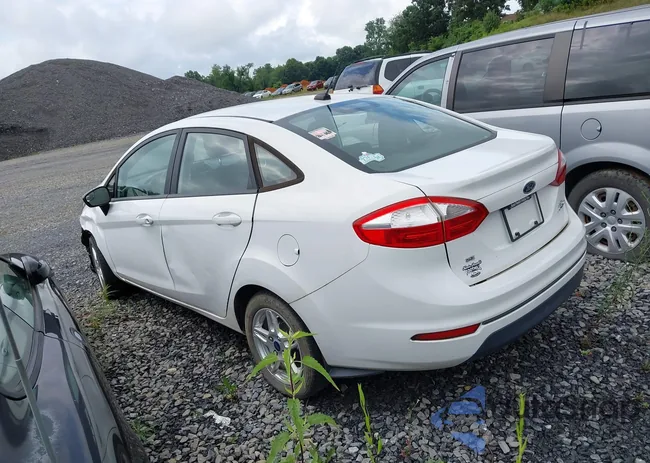 3FADP4BJ2KM158744: 42726570