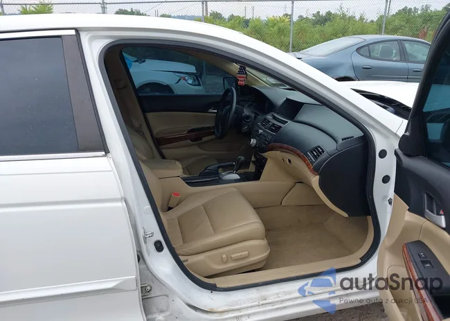 1HGCP3F80BA030444: 42728258