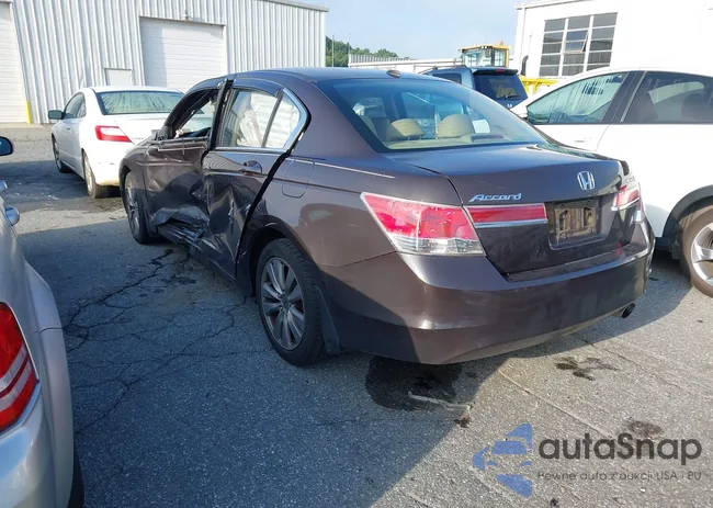 1HGCP2F8XCA044105: 42730326