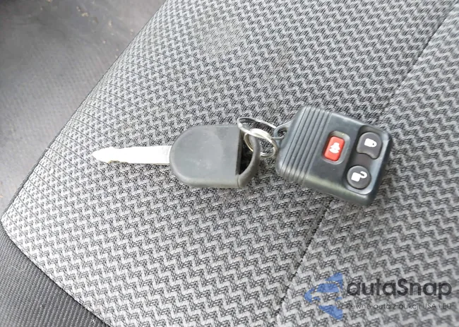 1FTYR44E83TA18805: 42730056