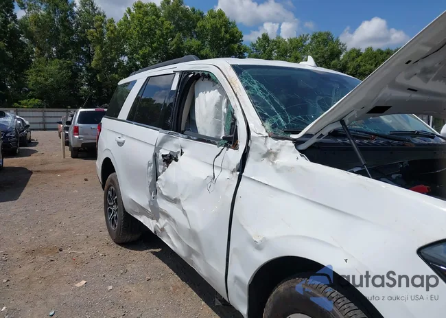 1FMJU1H83PEA61926: 42731576