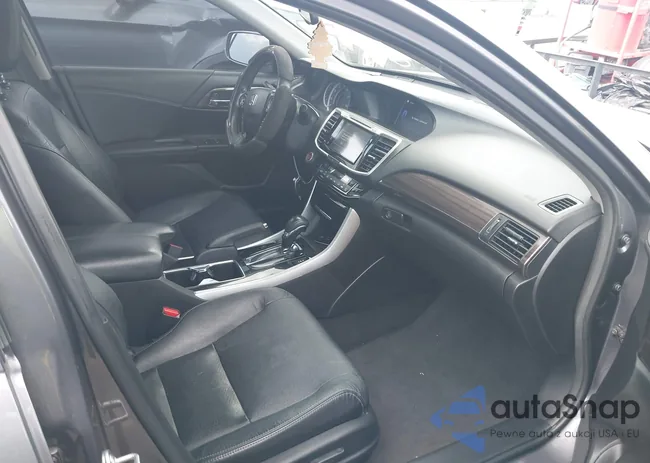 1HGCR3F09HA005457: 42733397