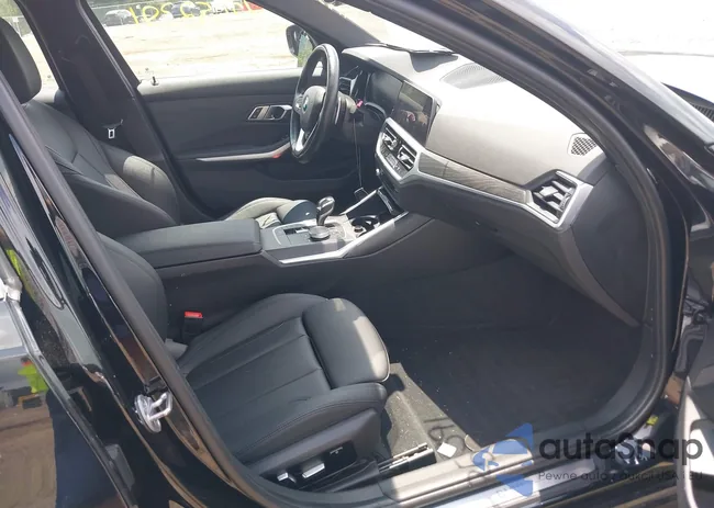 3MW5R7J02L8B13099: 42732909