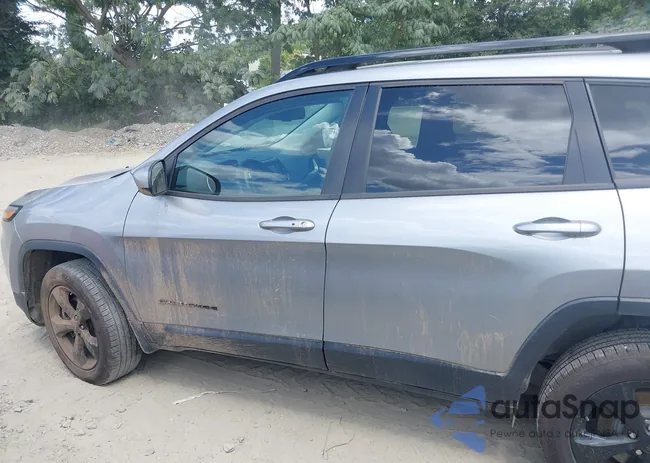 1C4PJMCB0FW775159: 42732932