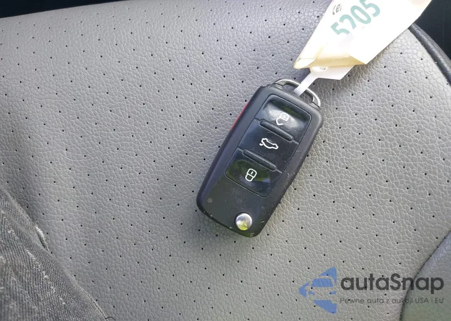 3VW637AJ8DM238647: 42733019