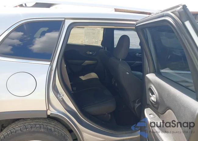 1C4PJMCB7HW656852: 42734111