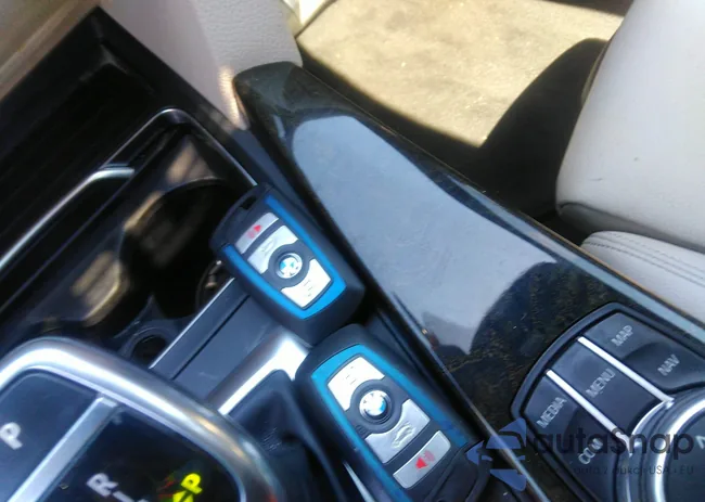 WBA8B7G33HNU37816: 42735008