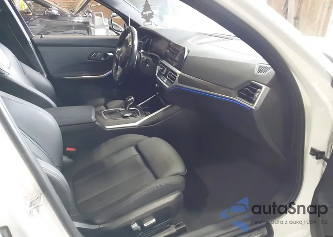 3MW5R7J04M8C18454: 42736152