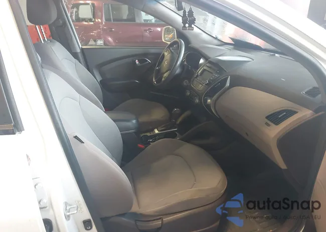 KM8JT3AF2EU888651: 42738152