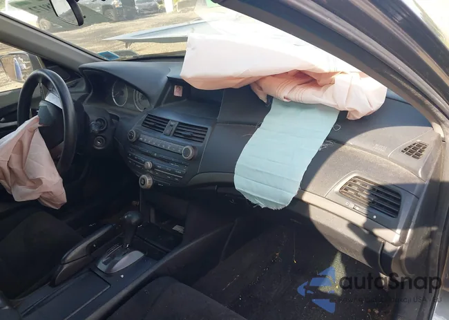 1HGCP2F38AA084541: 42738172