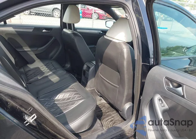 3VWD17AJ1GM391453: 42739146