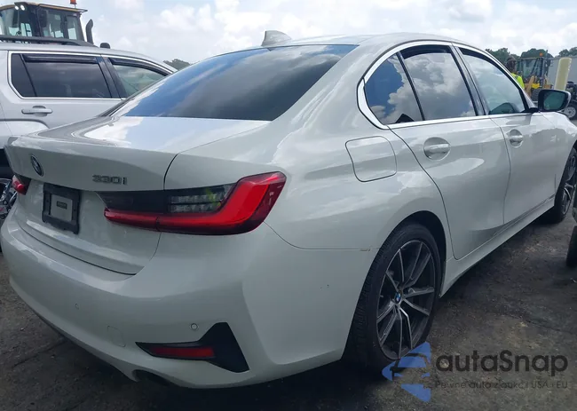 3MW5R1J02L8B12323: 42739219