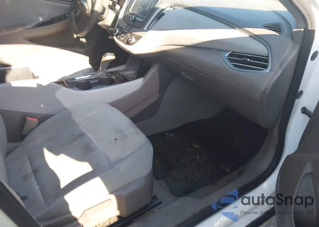 1G1ZB5ST0HF151928: 42739434