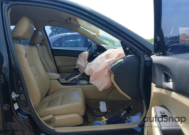 1HGCP2F65BA070611: 42738794