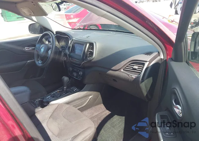 1C4PJLCB0KD147697: 42741151