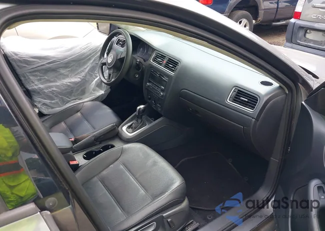 3VWD17AJXEM271910: 42741458