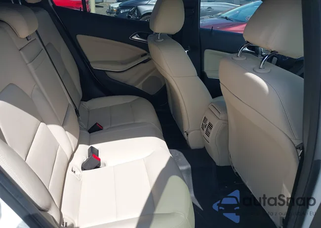 WDCTG4GB6LU024561: 42742235