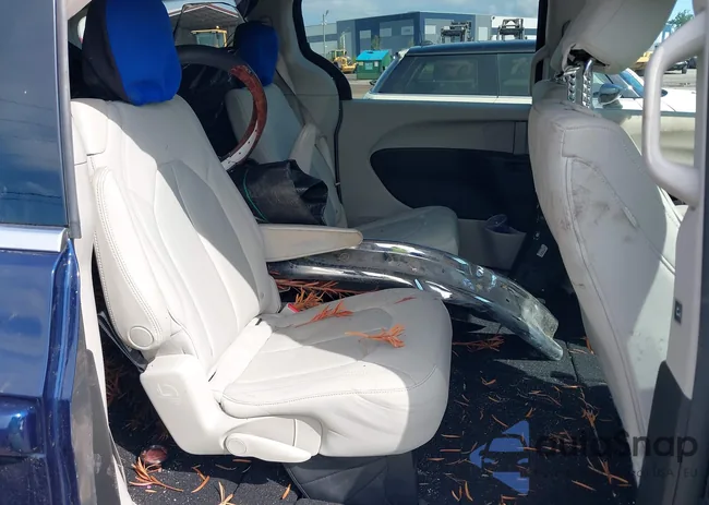 2C4RC1DG7HR561440: 42742692