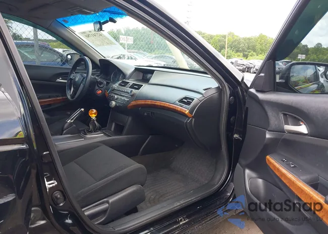 1HGCP2E72BA036698: 42741780