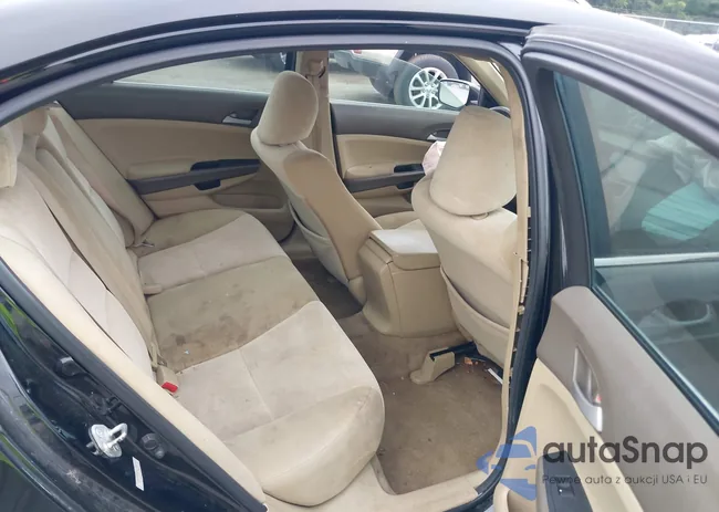 1HGCP2E30AA154079: 42742766