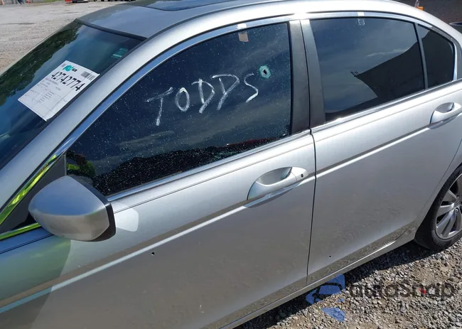 1HGCP2F82CA060668: 42742774