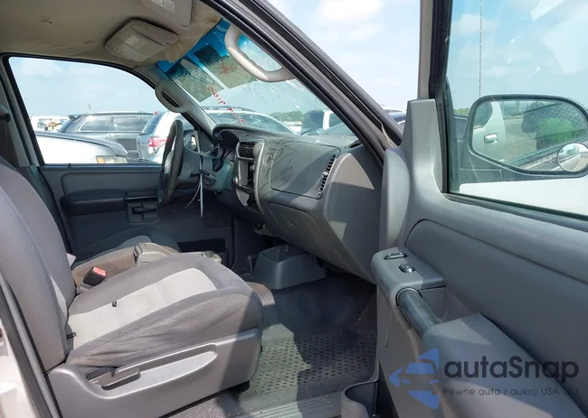 1FMZU67K75UA18027: 42745928