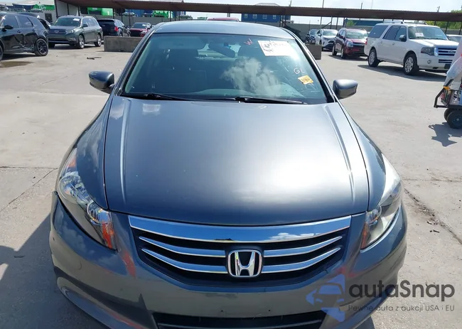 1HGCP2F6XBA041931: 42747422