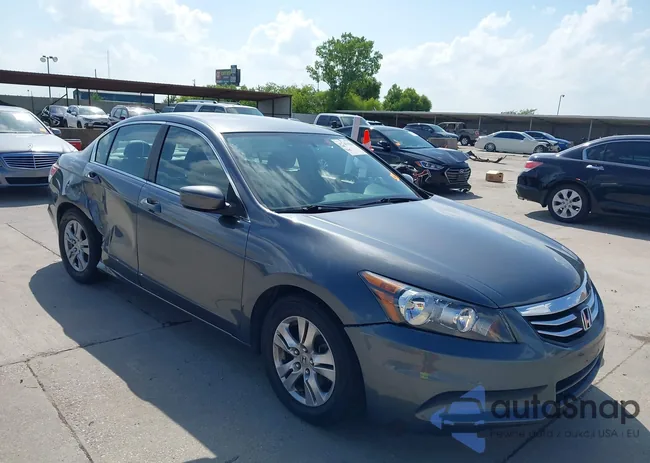 1HGCP2F6XBA041931: 42747422