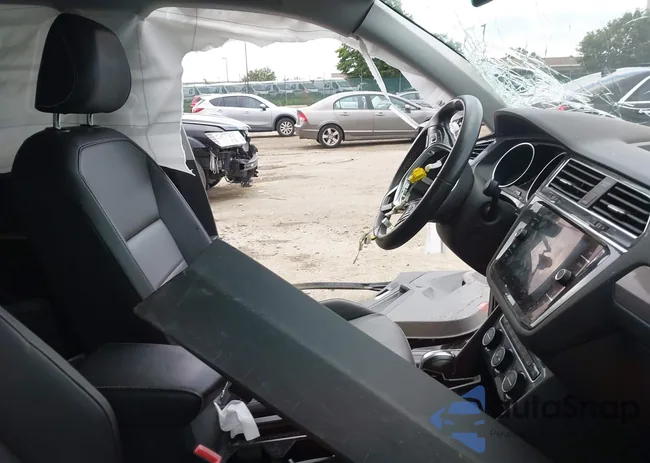 3VV3B7AX8MM056235: 42748560