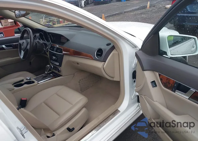 WDDGF8AB4DR276720: 42749659