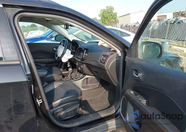 3C4NJDCB8MT576323: 42748954