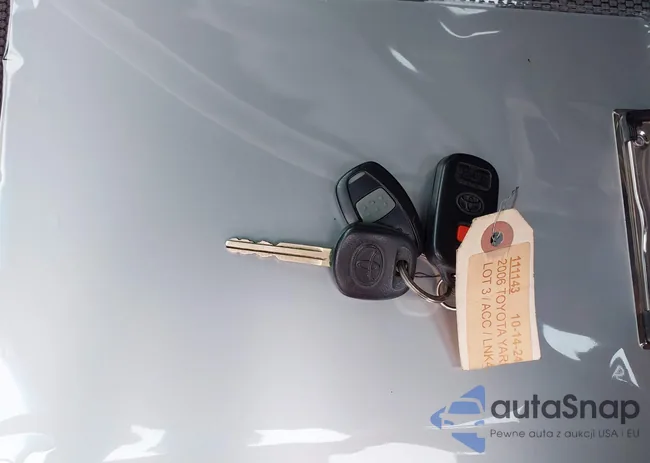 2T1KR32EX6C586701: 42750532