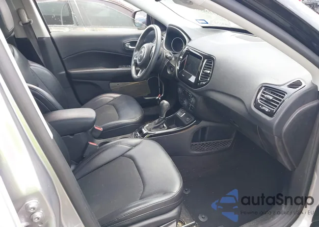 3C4NJCBB0KT613244: 42750686