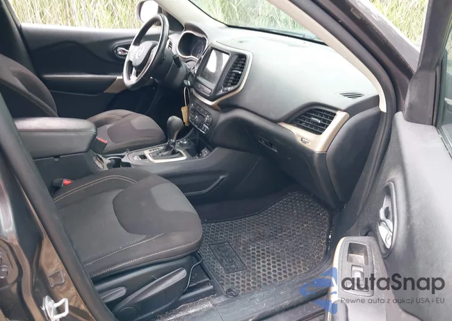 1C4PJMCBXHW587381: 42751360