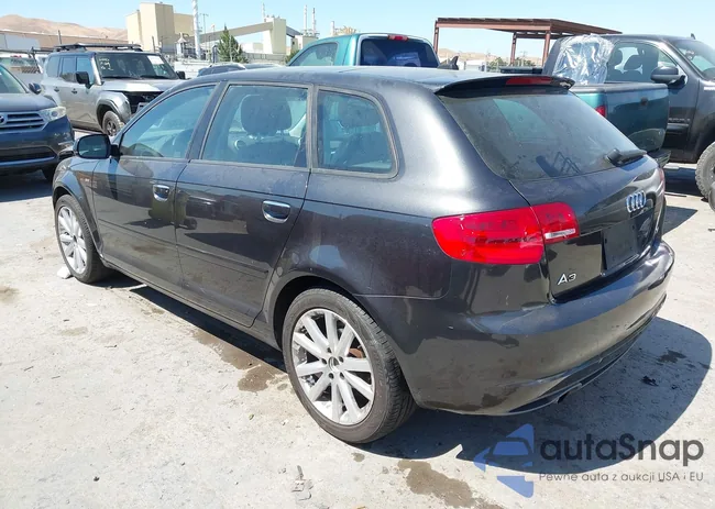 WAUKJAFM1BA061504: 42750757