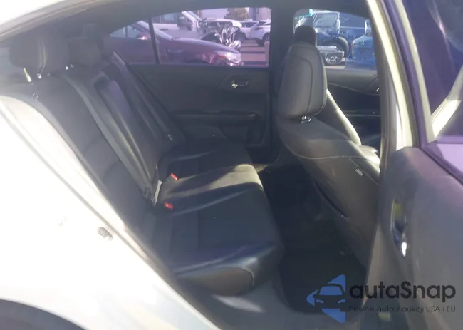 1HGCR2F5XHA107372: 42750935