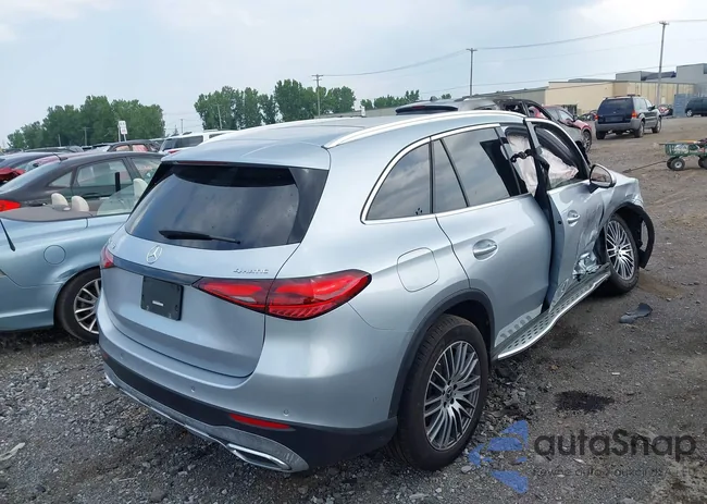 W1NKM4HB3RF223940: 42752381