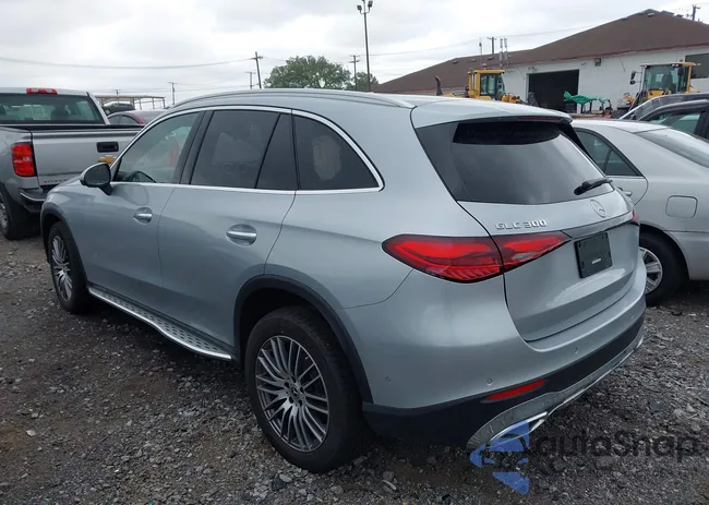 W1NKM4HB3RF223940: 42752381