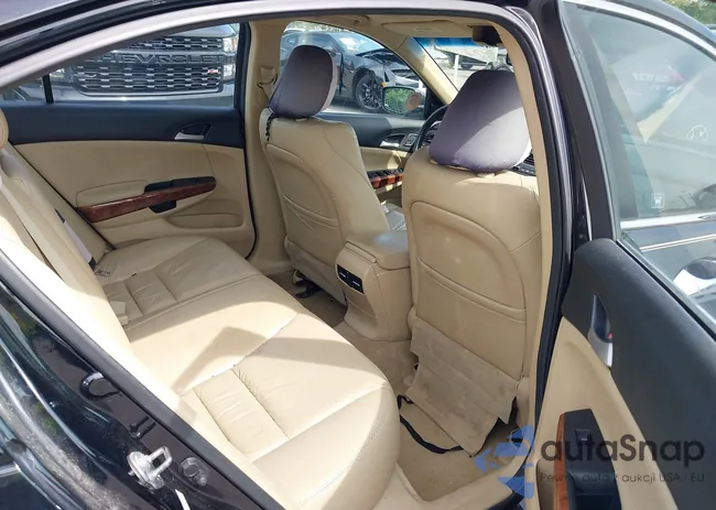 1HGCP3F81CA016442: 42752956